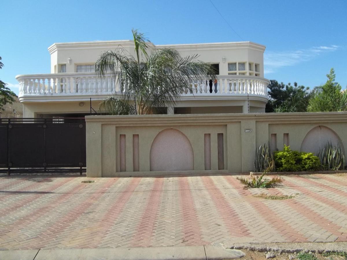 Carlcyn Homestay Gaborone Exterior photo