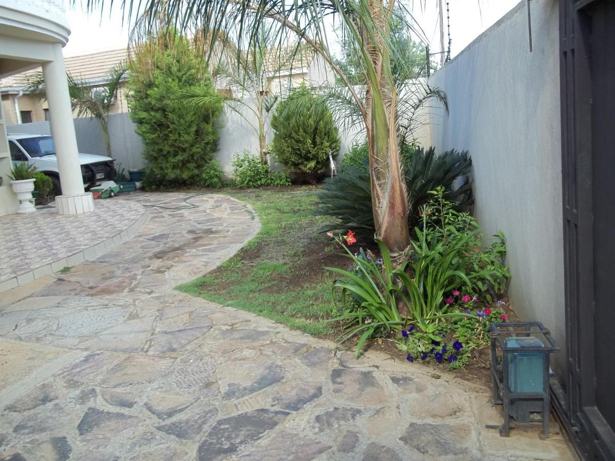 Carlcyn Homestay Gaborone Exterior photo