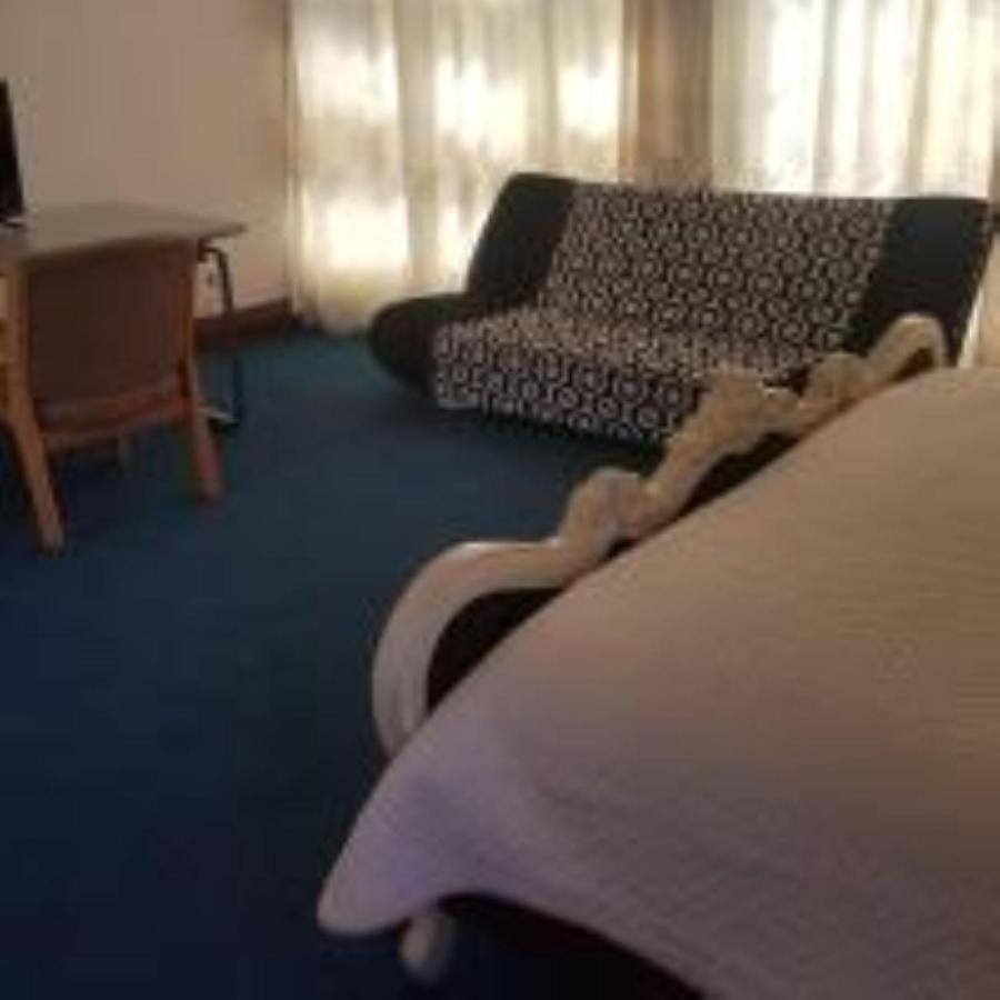 Carlcyn Homestay Gaborone Exterior photo
